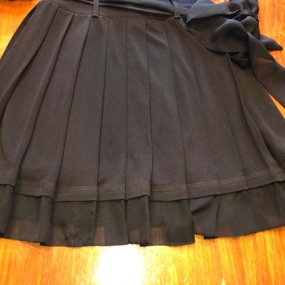 Basic Black Dress - Picture 4 of 6